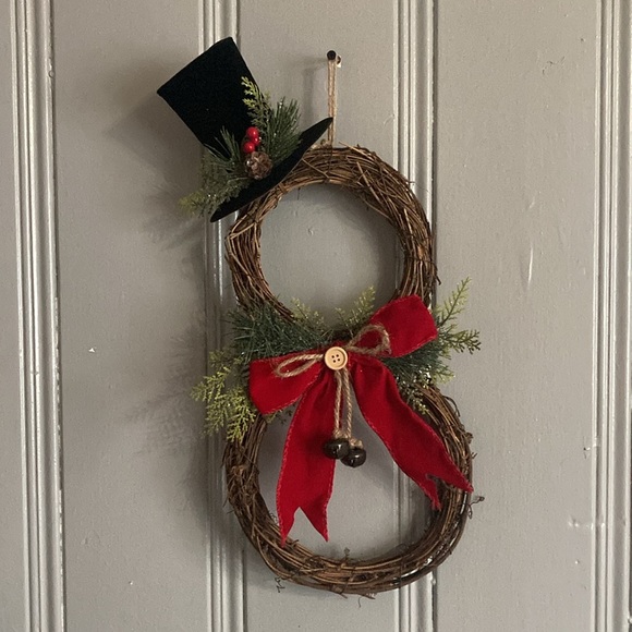 NWT- Beautiful Snowman Wreath Decoration w/ 🎩 Red Velvet Bow & Jingle Bells - Picture 12 of 17